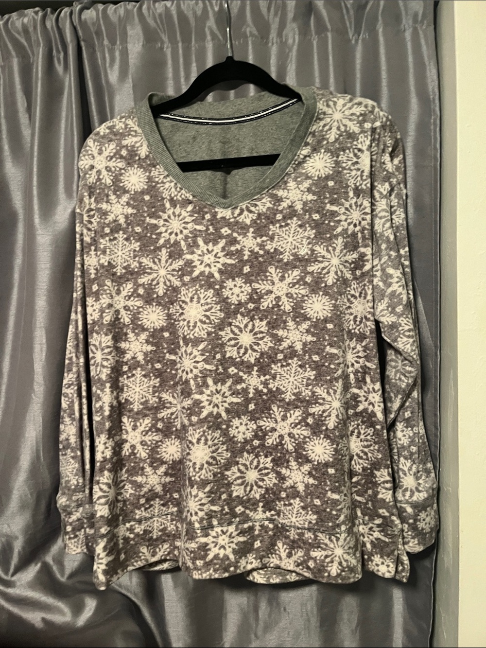 Nautica Gray and White Snowflake Long-Sleeve Pajama Top